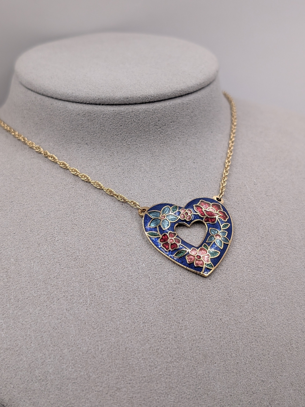 Cloisonné Style Enamel Floral Heart Necklace Gold Tone | m124